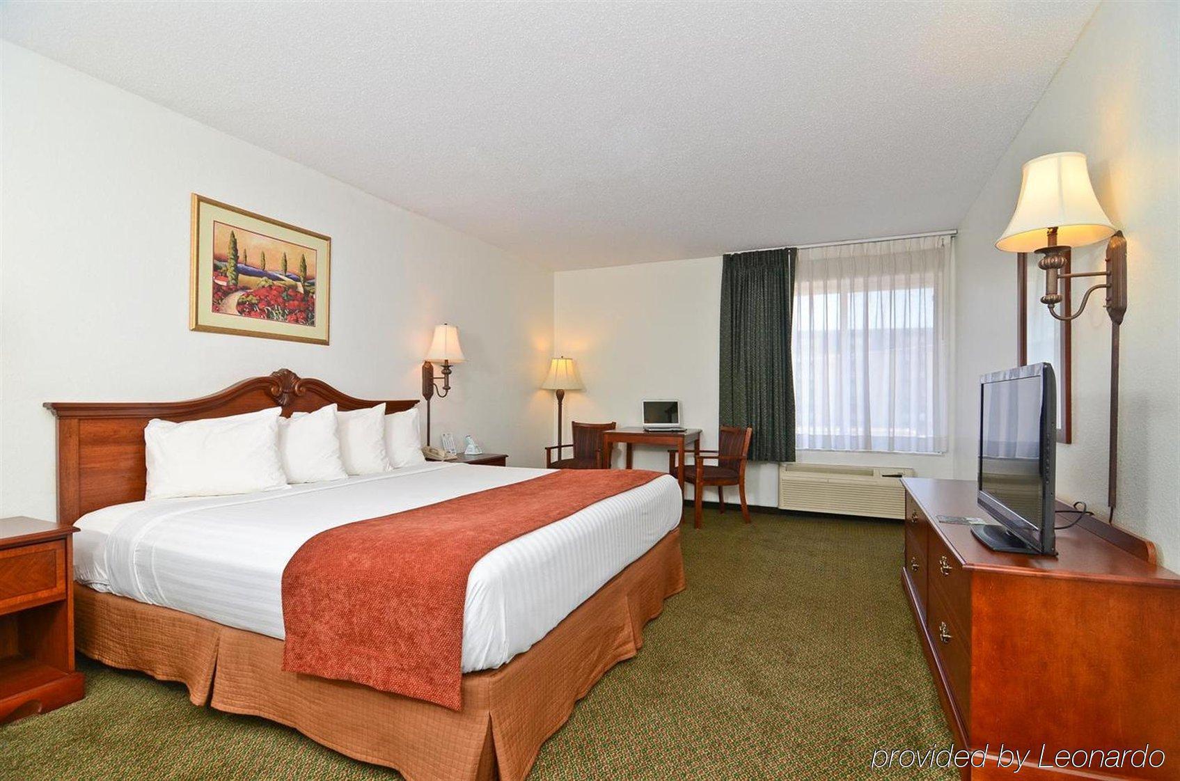 Econo Lodge Inn & Suites Fairview Heights Near I-64 St Louis Room photo